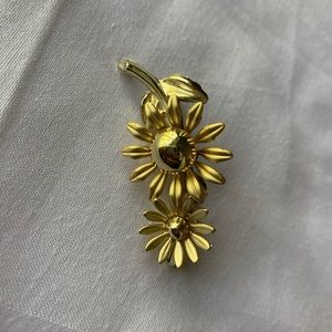 Vintage Gold Flower Brooch Pin